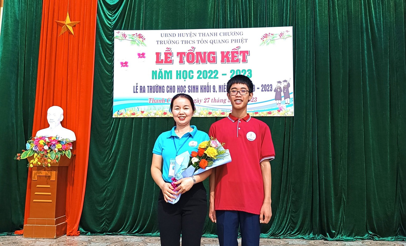 Tiến một lúc tham dự thi vào nhiều trường chuyên danh tiếng ở Nghệ An, Hà Nội và đạt được số điểm rất cao.