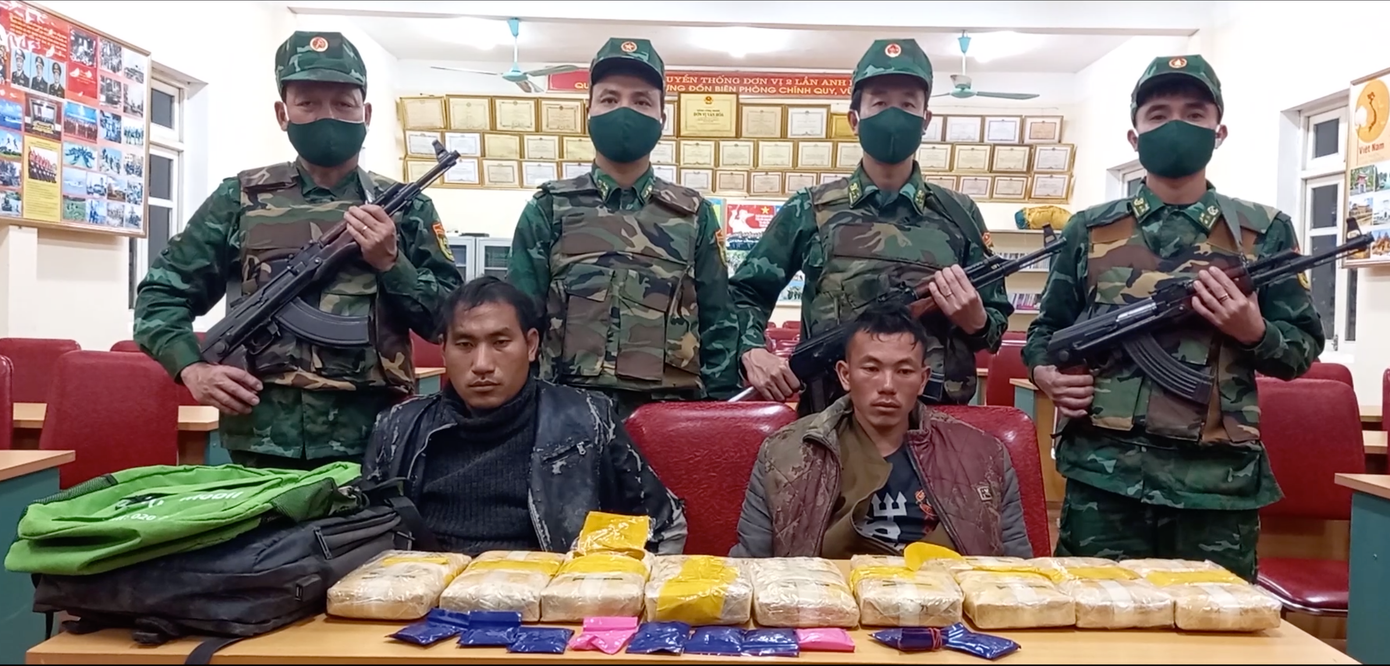 Các đối tượng cùng tang vật. Các đối tượng cùng tang vật.