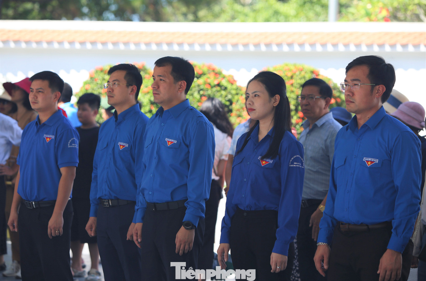 Đoàn công tác của T.Ư Đoàn do anh Ngô Văn Cương - Bí thư BCH T.Ư Đoàn, Chủ nhiệm Ủy ban Kiểm tra T.Ư Đoàn làm Trưởng đoàn đã đến dâng hương, dâng hoa tại Khu di tích Ngã ba Đồng Lộc. Cùng đi có anh Nguyễn Nhất Linh, Ủy viên BCH, Phó Trưởng ban Tuyên giáo T.Ư Đoàn. Đoàn công tác của T.Ư Đoàn do anh Ngô Văn Cương - Bí thư BCH T.Ư Đoàn, Chủ nhiệm Ủy ban Kiểm tra T.Ư Đoàn làm Trưởng đoàn đã đến dâng hương, dâng hoa tại Khu di tích Ngã ba Đồng Lộc. Cùng đi có anh Nguyễn Nhất Linh, Ủy viên BCH, Phó Trưởng ban Tuyên giáo T.Ư Đoàn.