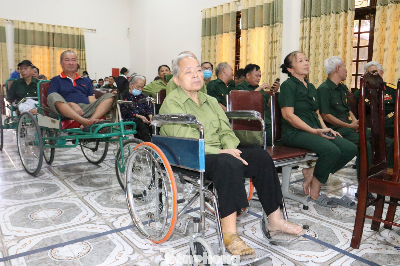 Tại Trung tâm Điều dưỡng Thương binh Nghệ An, ông Phạm Thành Trụ (Giám đốc Trung tâm) cho biết, đơn vị đang nuôi dưỡng 62 bác. Trong đó 60 bác là thương binh đặc biệt, 2 mẹ Việt Nam Anh hùng.