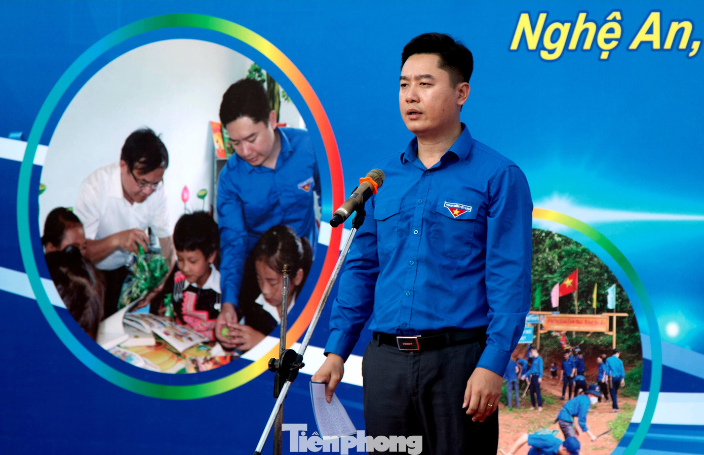 Phát biểu khai mạc buổi lễ, anh Lê Văn Lương - Ủy viên BCH T.Ư Đoàn, Bí thư Tỉnh đoàn Nghệ An cho biết, năm 2022 là năm thứ 23 mà tuổi trẻ Nghệ An đồng hành cùng chiến dịch tình nguyện hè của cả nước. Đó là 23 mùa hè sôi nổi, đã khẳng định được sức trẻ, thắp lên ngọn lửa đam mê tình nguyện. Mỗi chặng đường các bạn trẻ dừng chân đã đem lại những niềm vui, niềm hi vọng, niềm tin về những chặng đường phía trước cho những bản làng khó khăn, những hoàn cảnh cần được giúp đỡ… và hơn hết mỗi mùa hè trôi qua các bạn thanh niên, sinh viên tình nguyện lại trưởng thành hơn, sống đẹp, sống có ích, sống trách nhiệm hơn với xã hội.