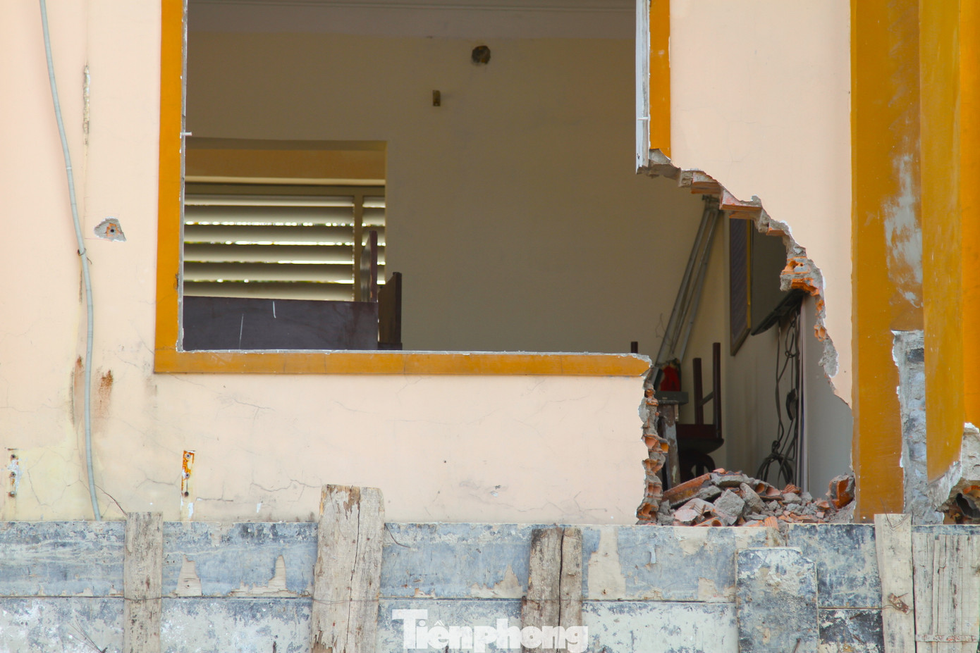 Các phòng làm việc đang được sửa chữa để lấy lối đi vào.