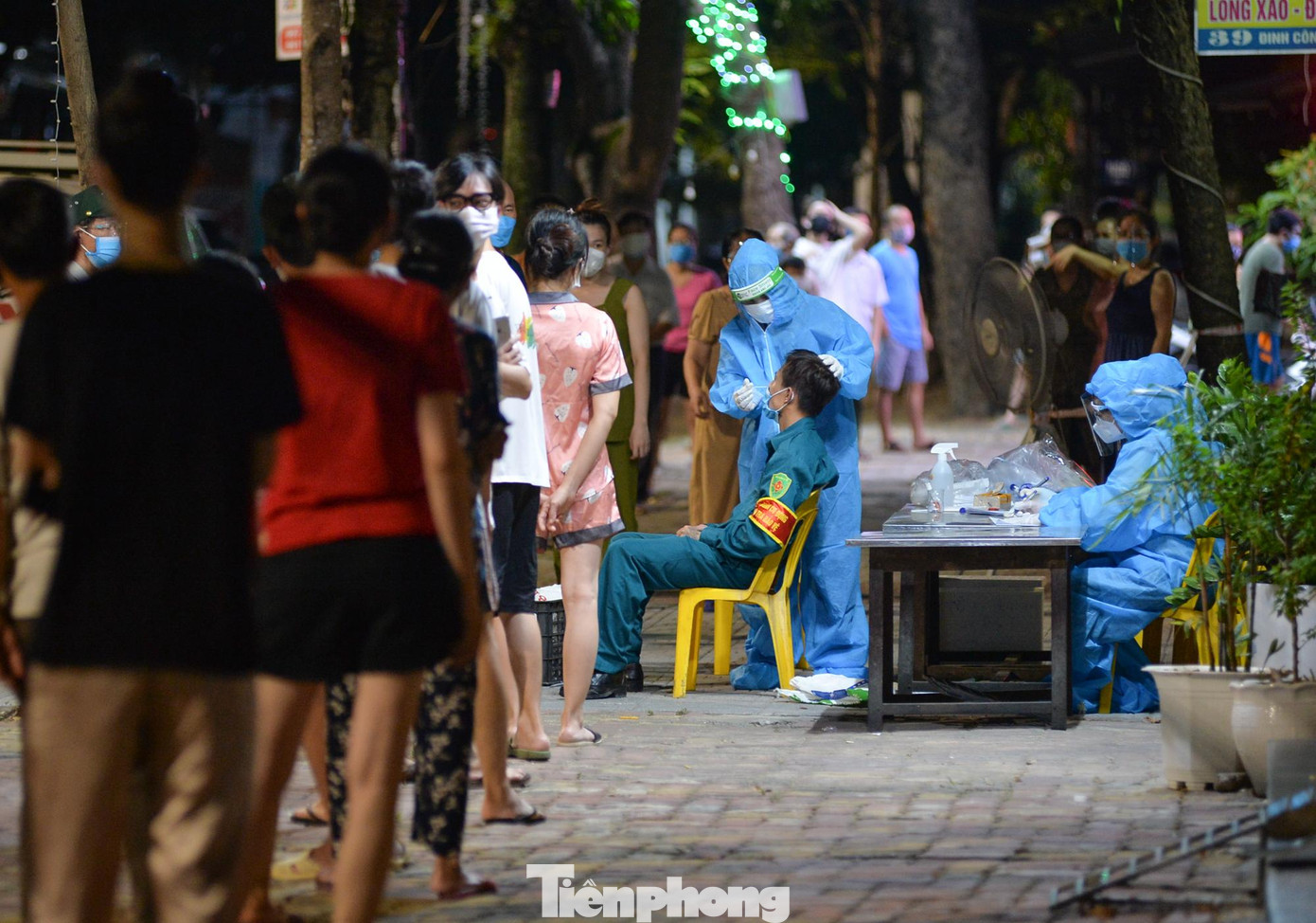 Toàn bộ người dân cư trú, lưu trú trên địa thành phố Vinh đều được lấy mẫu bao gồm cả công nhân ở các doanh nghiệp, sinh viên các trường học... Toàn bộ người dân cư trú, lưu trú trên địa thành phố Vinh đều được lấy mẫu bao gồm cả công nhân ở các doanh nghiệp, sinh viên các trường học...