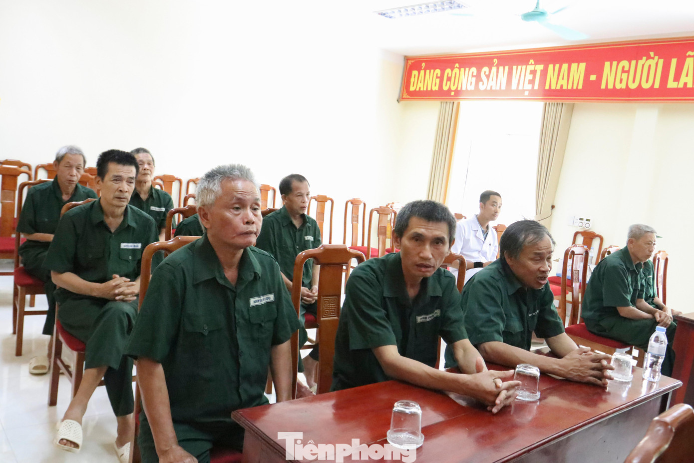 Tại Khu điều dưỡng Thương binh tâm thần kinh Nghệ An, ông Nguyễn Thiếu Lâm (Giám đốc Khu điều dưỡng) cho biết, đơn vị được thành lập năm 1981 với nhiệm vụ tiếp nhận quản lý, nuôi dưỡng thương, bệnh binh nặng bị bệnh tâm thần của 2 tỉnh Nghệ An, Hà Tĩnh. Năm 2017, khu điều dưỡng được phân công thêm nhiệm vụ đón nhận thân nhân của người có công. Đến thời điểm này, đơn vị đang quản lý, nuôi dưỡng 90 bác.