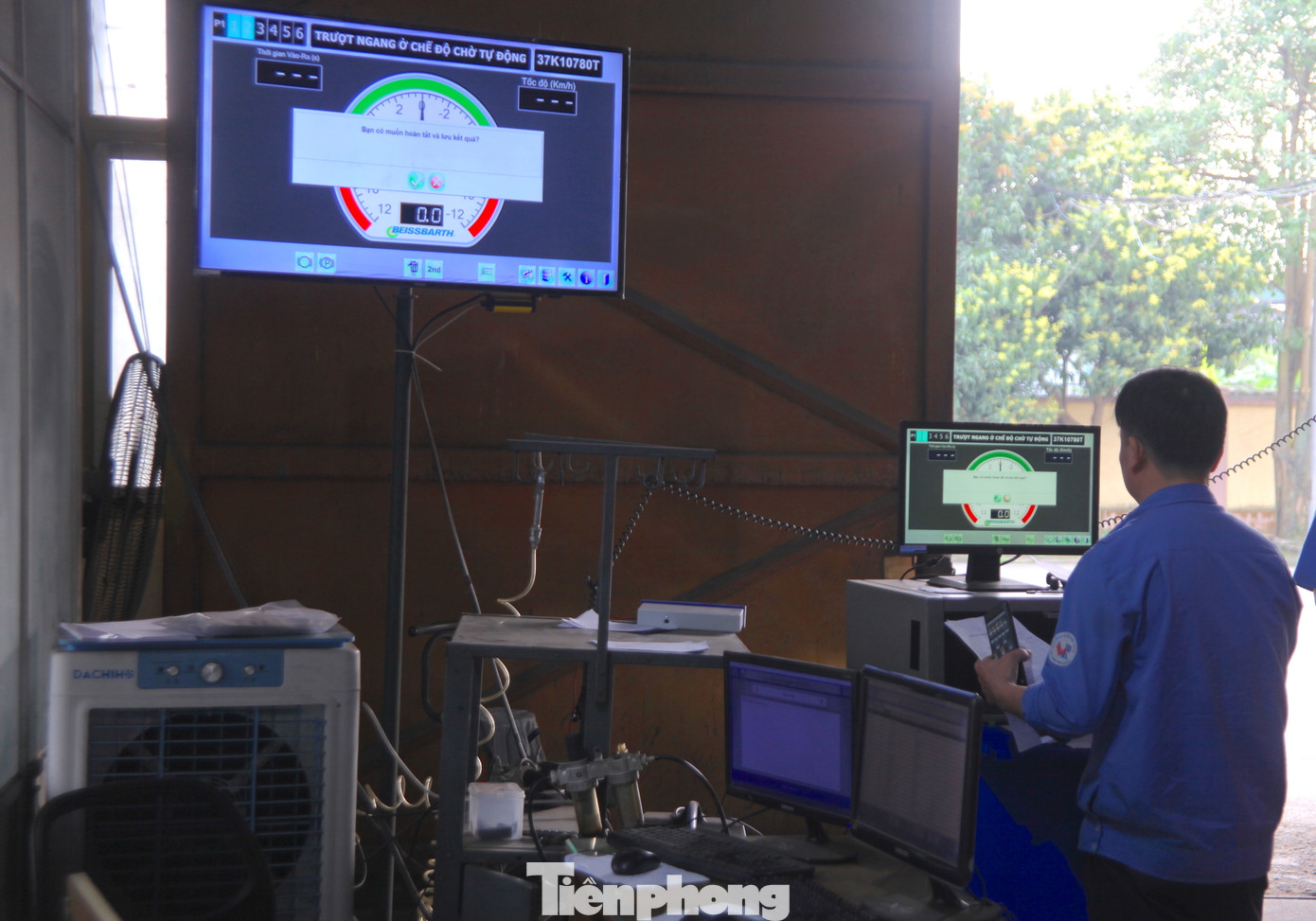 Phía Trung tâm Đăng kiểm xe cơ giới Nghệ An phải vận dụng tháo máy móc từ những bộ phận không cần thiết, từ phòng này sang phòng khác để trung tâm hoạt động trở lại. Hiện cả 2 dây chuyền khám xe tại Trung tâm 3701S (cơ sở 1) đều đã hoạt động trở lại. Tại cơ sở 2 ở thị xã Thái Hòa (Nghệ An) được hoạt động chính thức vào ngày 16/2.