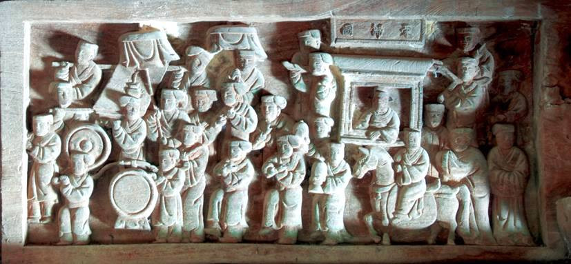 Ngoài hình tượng “tứ linh” được khắc họa dưới nhiều hình thức khác nhau, còn có nhiều đề tài minh họa các điển cố, điển tích, thể hiện ước mơ của người nông dân Nghệ An nói chung và làng Hoành Sơn nói riêng.