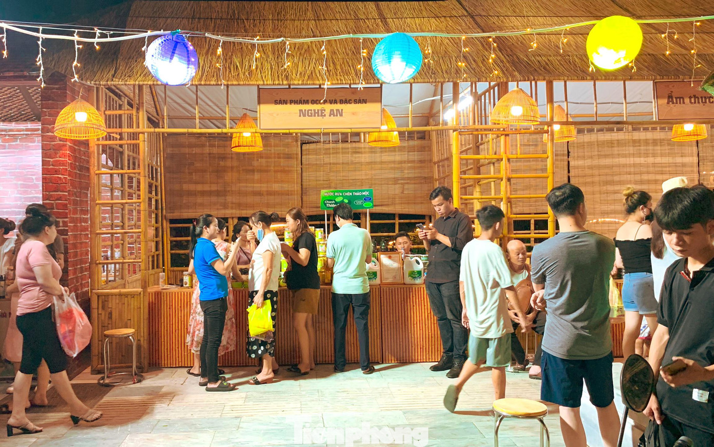 Tại lễ khai mạc, ông Lê Hồng Vinh - Phó chủ tịch thường trực UBND tỉnh Nghệ An cho biết, “Tuần lễ sản phẩm Hà Nội - Nghệ An 2022” nhằm quảng bá, giới thiệu tiềm năng, thế mạnh, hình ảnh của Hà Nội, Nghệ An và các tỉnh/thành; tăng cường hoạt động hợp tác, xúc tiến đầu tư, thương mại, du lịch, nông nghiệp; hỗ trợ doanh nghiệp các địa phương kết nối, tìm kiếm cơ hội hợp tác kinh doanh.