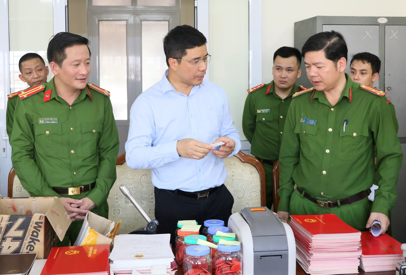 Đại tá Nguyễn Hồng Phong, Giám đốc Công an Hà Tĩnh trực tiếp chỉ đạo mở rộng điều tra.