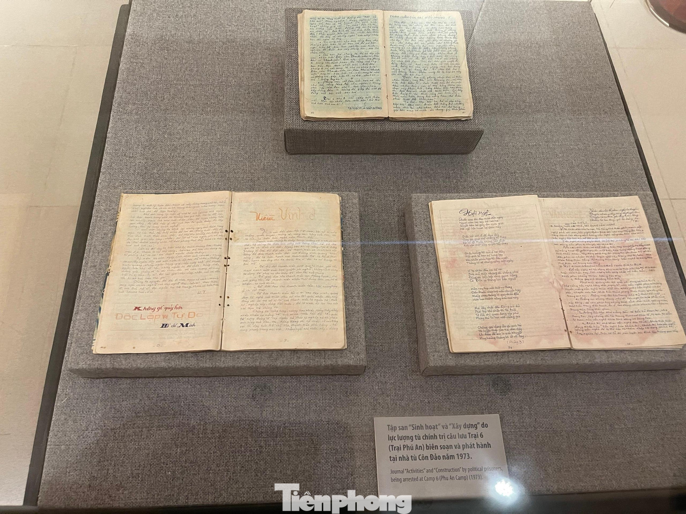 Tập san "Sinh hoạt" và "Xây dựng" do lực lượng tù chính trị câu lưu trại 6 (trại Phú An) biên soạn và phát hành tại nhà tù Côn Đảo năm 1973.