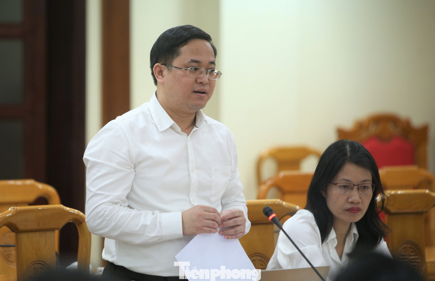 Anh Nguyễn Quốc Huy - Chánh Văn phòng T.Ư Đoàn, Thành viên Ban thư ký Ủy ban quốc gia về thanh niên Việt Nam trao đổi tại buổi làm việc.