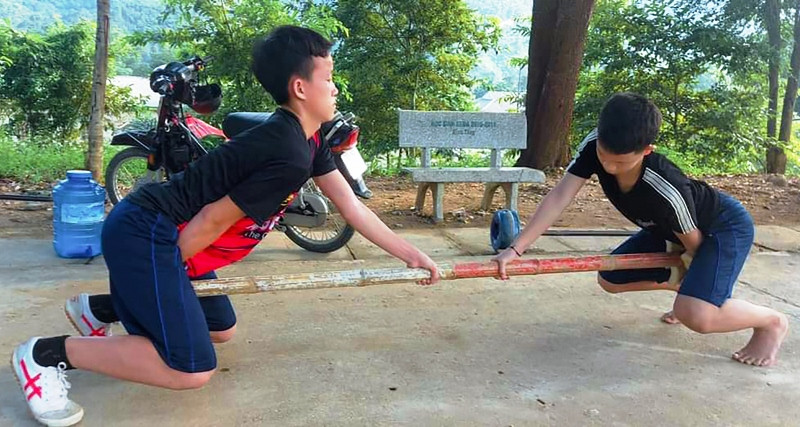 Lương Nhật Vũ có năng khiếu với môn đẩy gậy Lương Nhật Vũ có năng khiếu với môn đẩy gậy