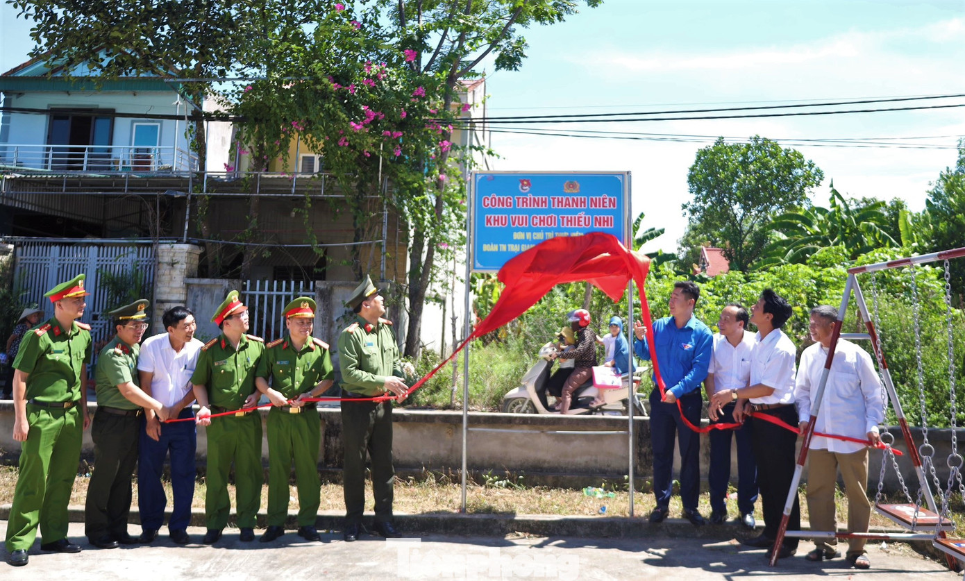 Đoàn còn khánh thành công trình thanh niên là khu vui chơi thiếu nhi ở huyện Nam Đàn.