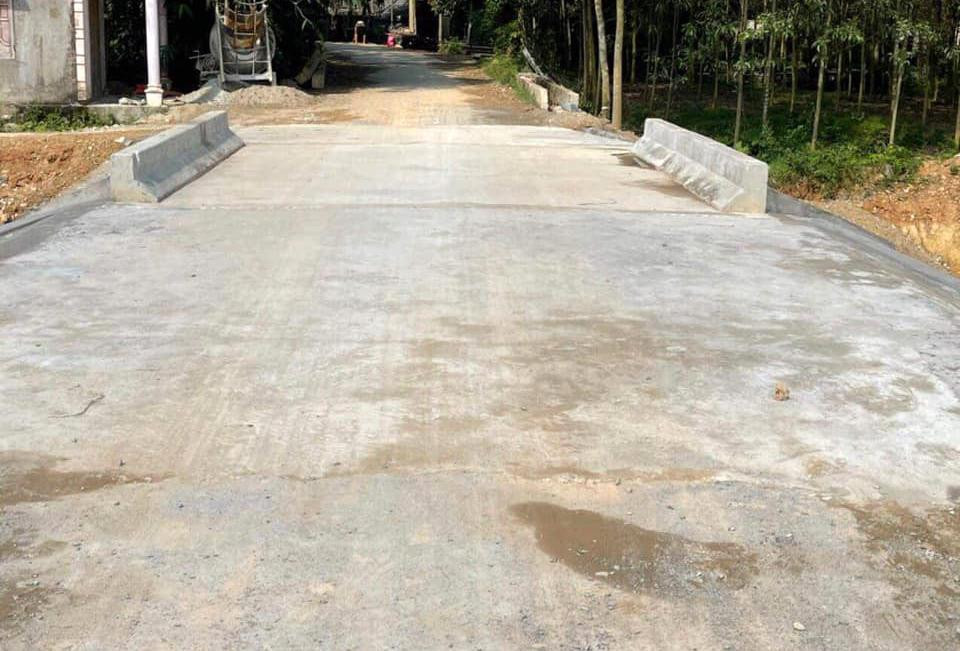 Một cây cầu ở huyện Thanh Chương bị lũ cuốn trôi, được ca sỹ Thuỷ Tiên tài trợ xây lại Một cây cầu ở huyện Thanh Chương bị lũ cuốn trôi, được ca sỹ Thuỷ Tiên tài trợ xây lại