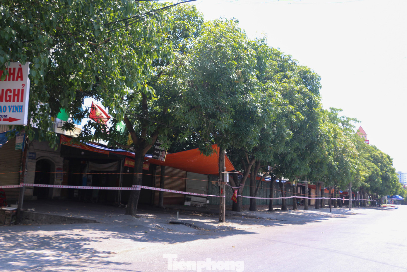 Đợt dịch lần này tại thành phố Vinh có rất nhiều ca liên quan đến các chợ. Thế nên chính quyền địa phương buộc phải dừng hoạt động một số chợ dân sinh.