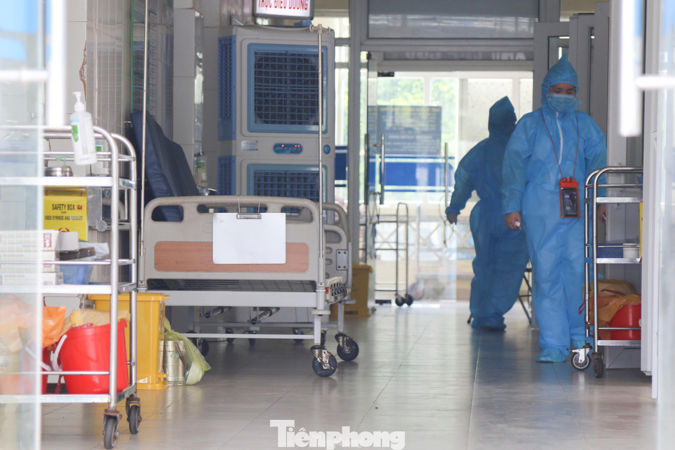 Cận cảnh các cán bộ, nhân viên y tế làm việc tại Khu A.