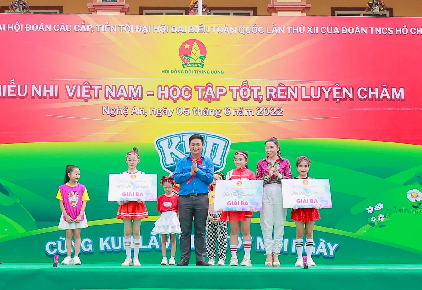 Kết quả vòng chung kết, Giải Nhất thuộc về Liên đội trường Tiểu học Trung Đô. Giải Nhì thuộc về Liên đội trường Tiểu học Nguyễn Trãi và Liên đội trường Tiểu học Cửa Nam 1. Giải Ba thuộc về: Liên đội trường Tiểu học Nghi Phú 2, Liên đội trường Tiểu học Lê Mao, Liên đội trường Tiểu học Hà Huy Tập 2.