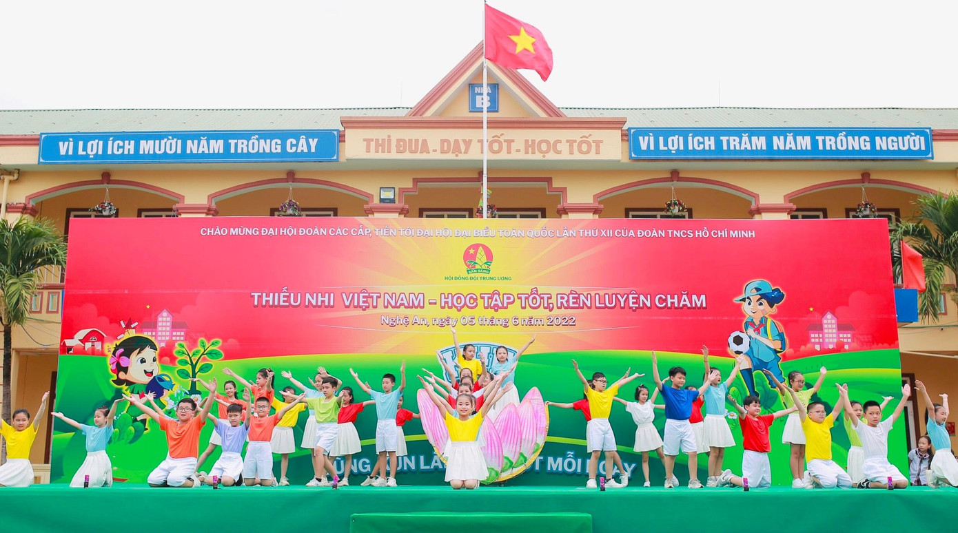 Tại thành phố Vinh, chương trình được tổ chức với sự tham gia của hơn 1.900 em học sinh đến từ nhiều trường tiểu học trên địa bàn.