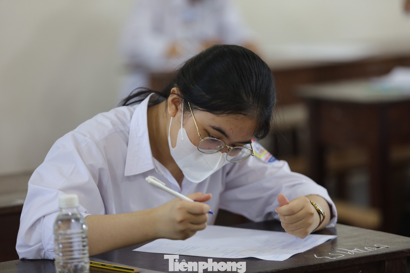 Sáng nay, các thí sinh thi môn Ngữ văn với thời gian làm bài 120 phút.