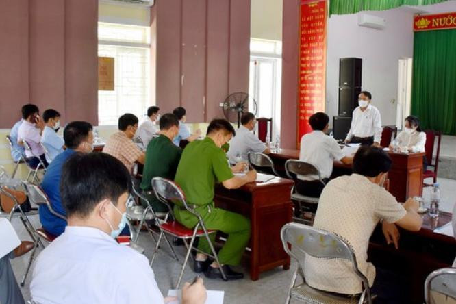 Giám đốc Sở Y tế Nghệ An làm việc tại thị xã Cửa Lò. Giám đốc Sở Y tế Nghệ An làm việc tại thị xã Cửa Lò.