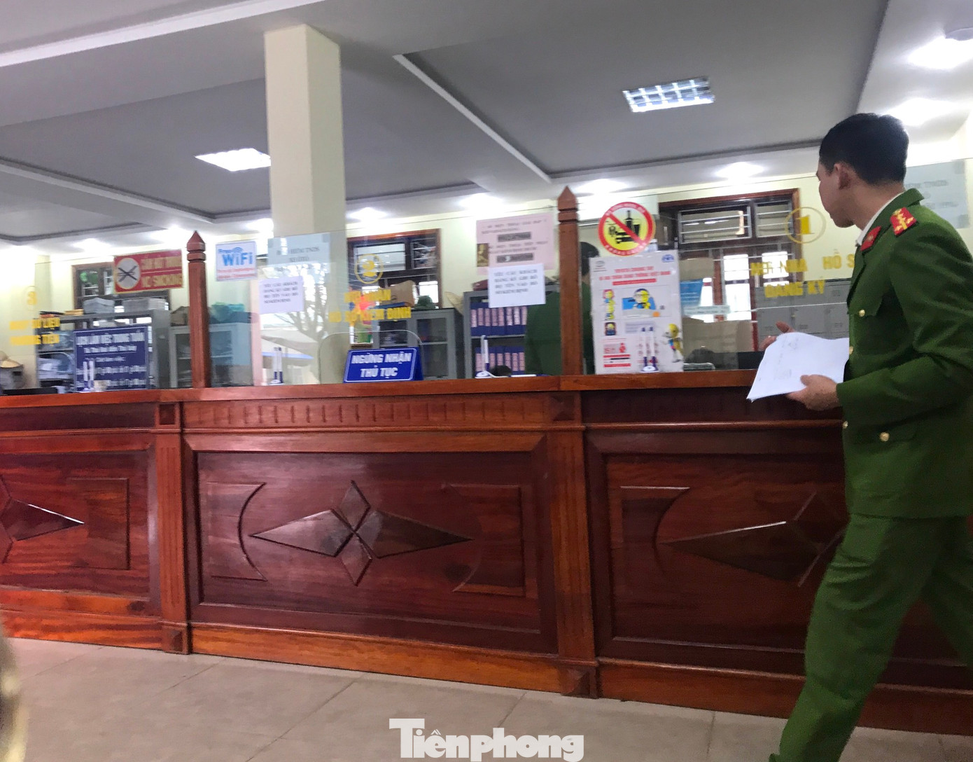 Công an làm việc tại văn phòng Trung tâm Đăng kiểm xe cơ giới 3701S Nghệ An. Công an làm việc tại văn phòng Trung tâm Đăng kiểm xe cơ giới 3701S Nghệ An.