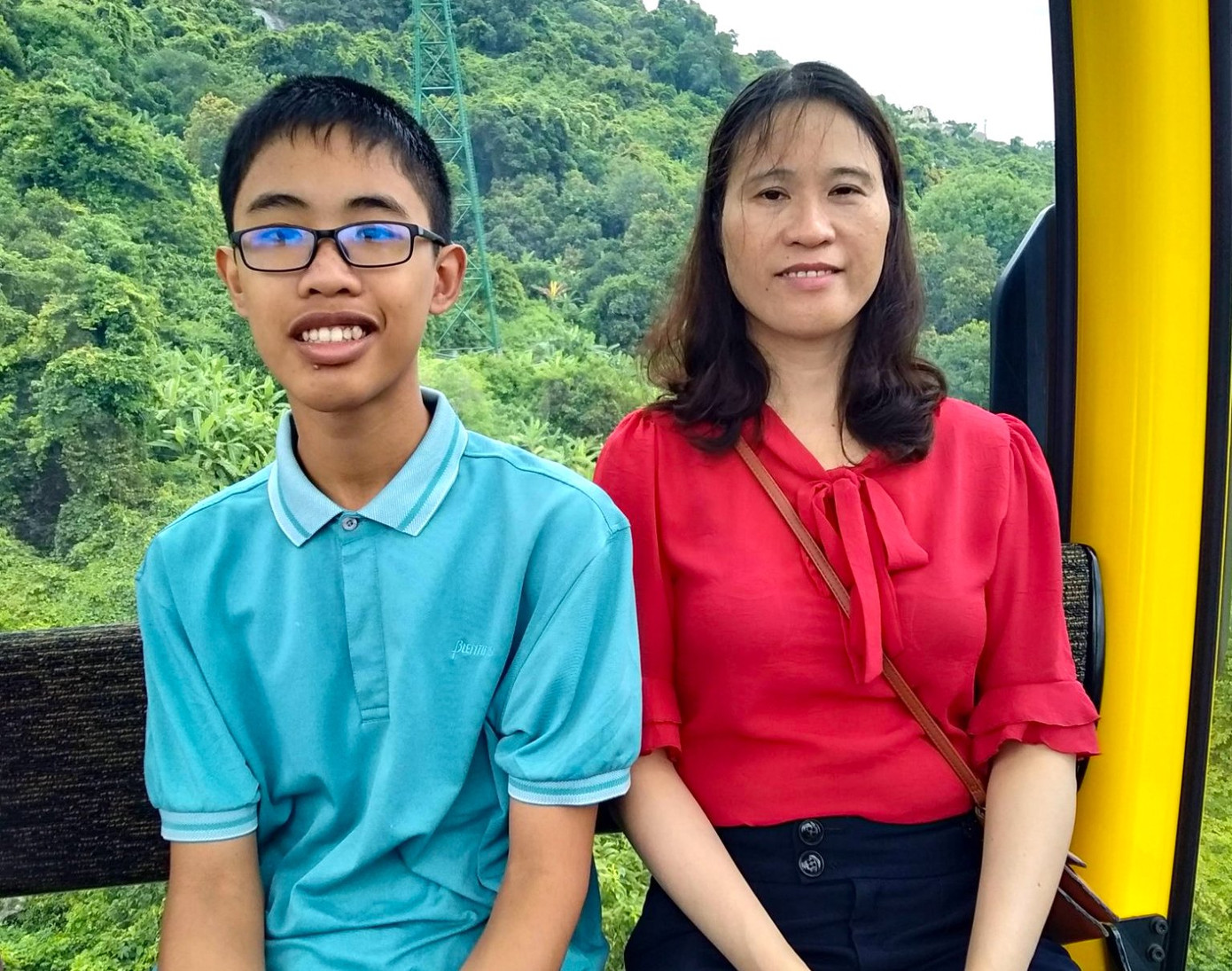 Nhật Tiến là một học sinh đặc biệt, học giỏi và đã đạt nhiều danh hiệu lớn trong các kỳ thi.