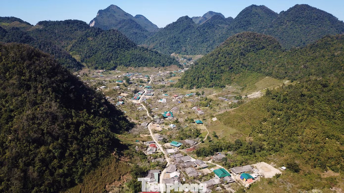 Với sự ưu ái của "mẹ thiên nhiên" cùng sự chăm chỉ lao động, tuổi thọ của người dân Mường Lống luôn cao. Toàn xã này có 8 cụ trên 100 tuổi, chưa kể gần 20 cụ cũng gần với tuổi này. Đối với các cụ ở tuổi 80 thì Mường Lống đang có 68 người. Ngoài cái tên gọi là "Đà Lạt xứ Nghệ" hay "Sa Pa xứ Nghệ" thì Mường Lống còn có tên "Mường trăm tuổi".