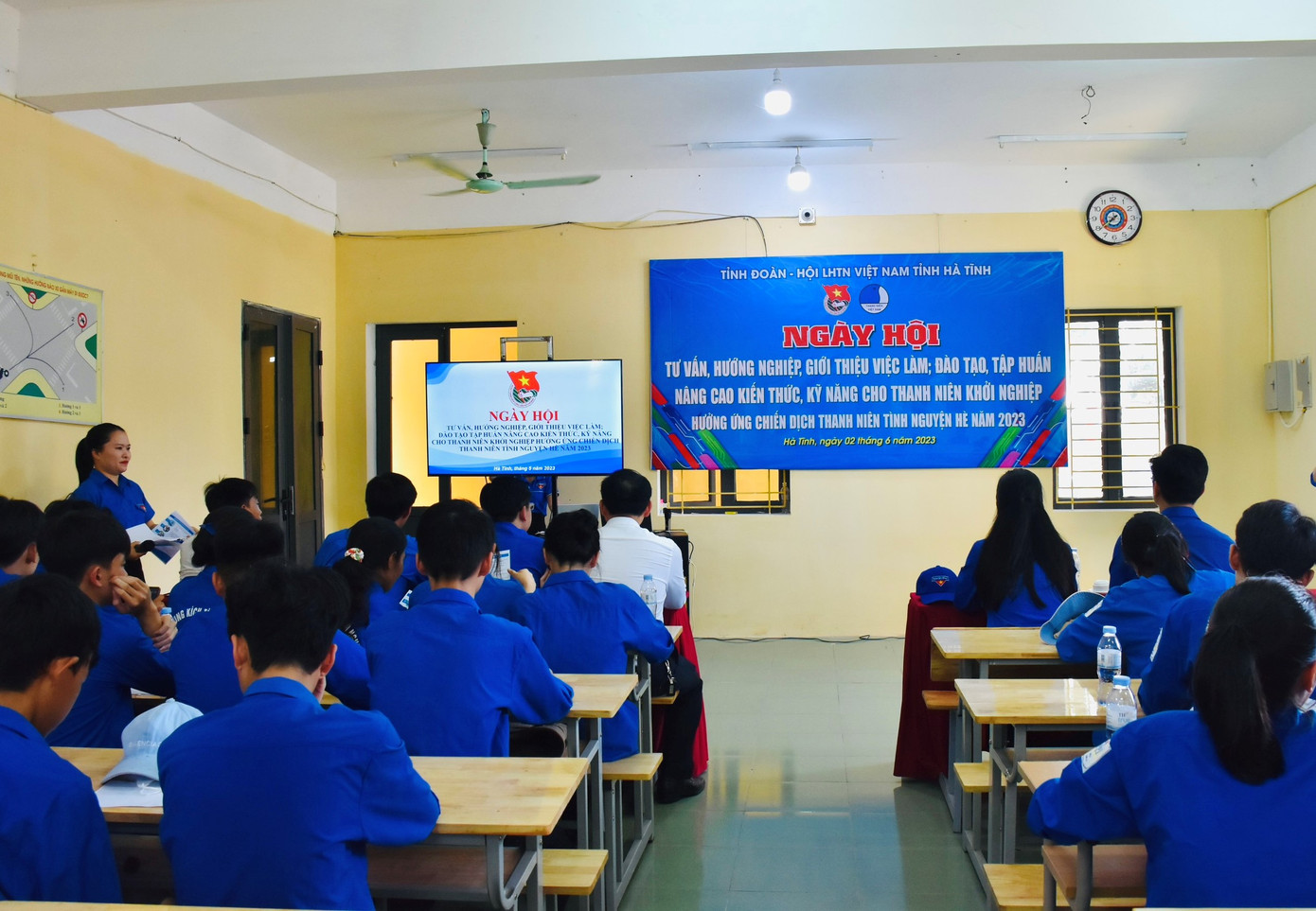 Trong đó, chương trình tư vấn, hướng nghiệp, giới thiệu việc làm, đào tạo và tập huấn kiến thức, kỹ năng cho đoàn viên, thanh niên được Tỉnh Đoàn Hà Tĩnh và Hội Liên hiệp Thanh niên Việt Nam tỉnh Hà Tĩnh chú trọng.