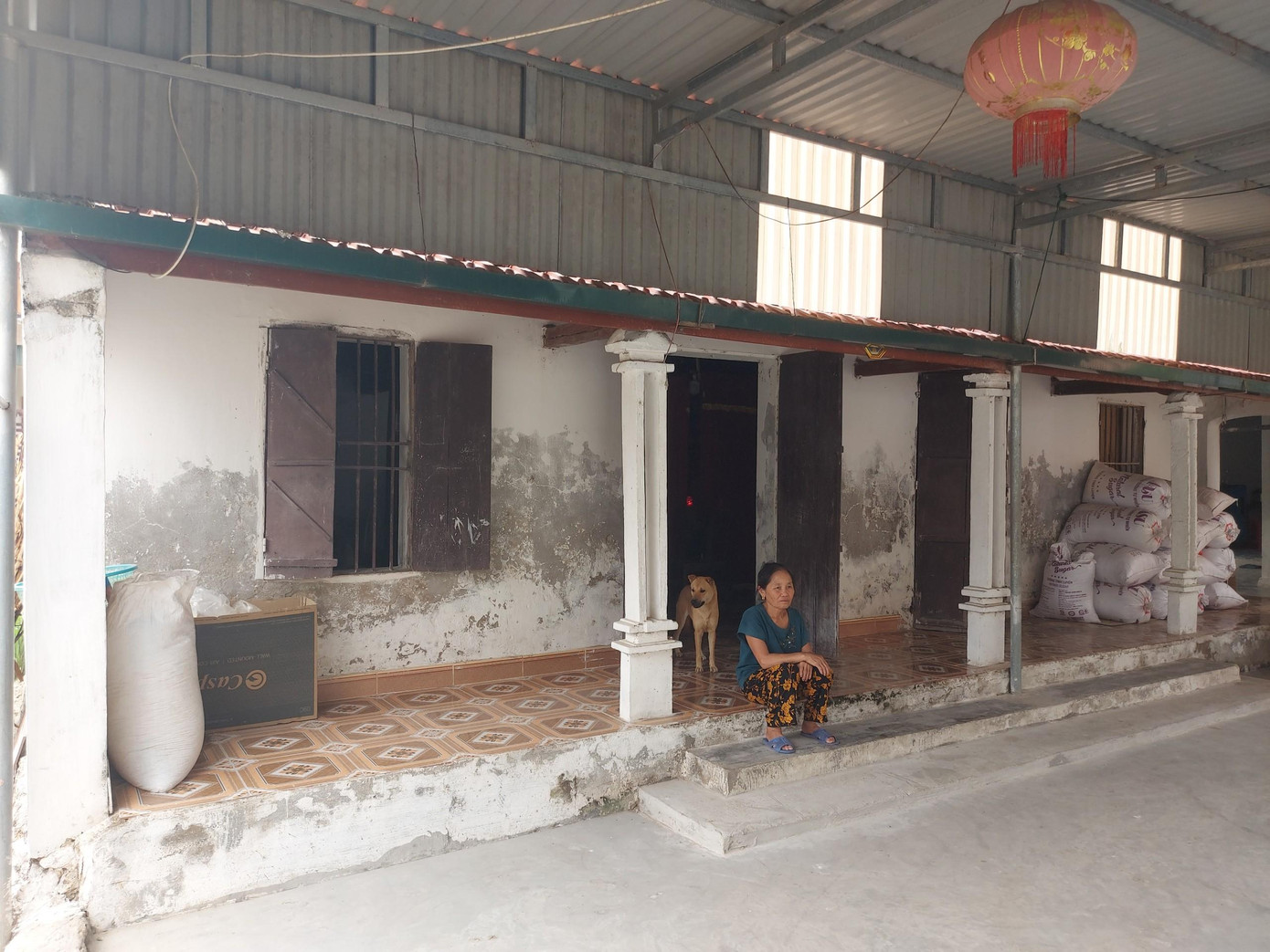 Hiện bà Liên đang có nguy cơ lâm vào cảnh trắng tay khi đang trong căn nhà mang tên của bố chồng đã già yếu. Hiện bà Liên đang có nguy cơ lâm vào cảnh trắng tay khi đang trong căn nhà mang tên của bố chồng đã già yếu.