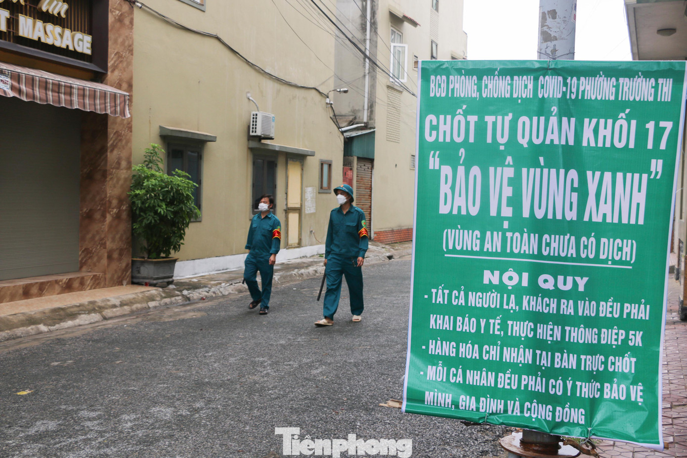 Ngoài lực lượng công an thì dân quân tự vệ cũng được phường Trường Thi huy động để bảo vệ Vùng Xanh.