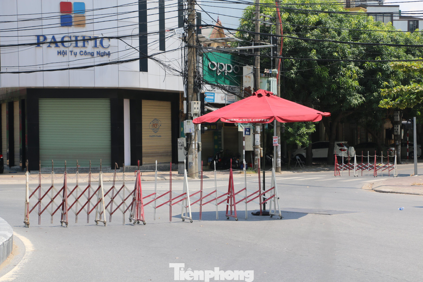 Tại các vòng xuyến, chốt kiểm soát được lập với mật độ dày.