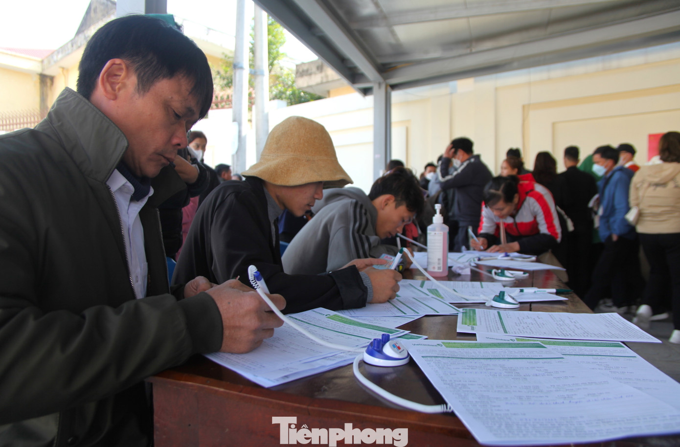 Một số người dân bị mất căn cước công dân có thể trực tiếp ghi đơn trình báo mất và chụp ảnh đơn lại để làm một file trong quá trình đăng ký cấp hộ chiếu online một cách dễ dàng.