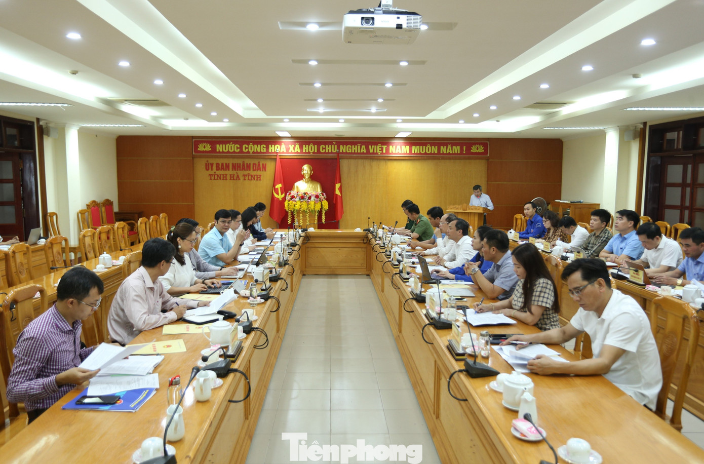 Toàn cảnh buổi làm việc của Ủy ban quốc gia về thanh niên Việt Nam và tỉnh Hà Tĩnh.