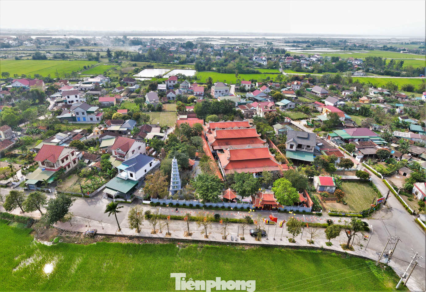 Trúc Lâm đại giác - Việt Nam Trần Triều Điện xây dựng từ tháng 4/2014 tại làng Kiều Lĩnh, xã Xuân Phổ, huyện Nghi Xuân (Hà Tĩnh) trên diện tích 5.000 m2.