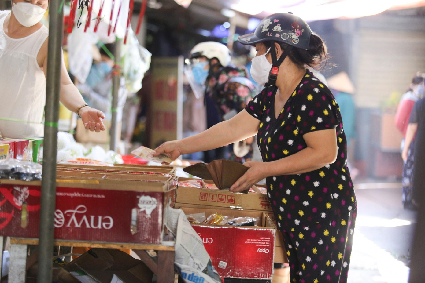 Ngày đầu áp dụng thẻ đi chợ, người dân cơ bản chấp hành quy định phòng chống dịch.