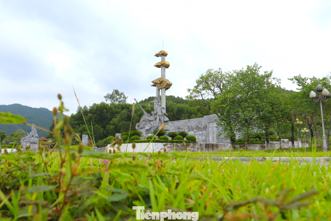 "Ban quản lý đang tập trung tối đa nhân lực đón tiếp các đoàn khách về một cách chu đáo, trang trọng nhất. Để du khách về dâng hương các anh hùng liệt sĩ thấy được sự trang nghiêm, trang trọng, để họ muốn quay lại với Truông Bồn nhiều lần nữa. Truông Bồn thực sự đã trở thành địa chỉ đỏ, địa chỉ du lịch tâm linh của mỗi người dân", anh Phan Trọng Lộc chia sẻ.