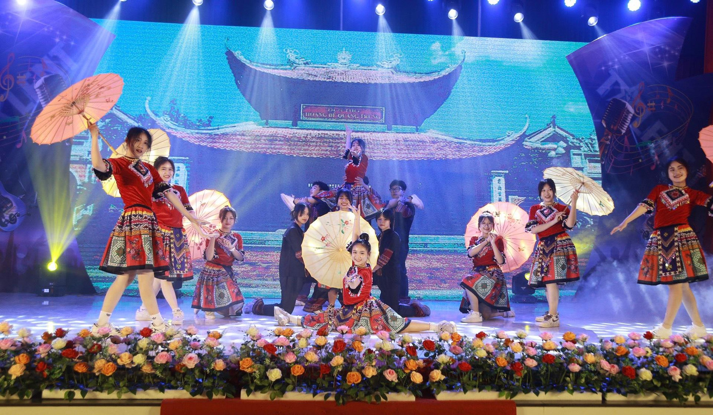 Tại vòng thi chung kết, các thí sinh đã thể hiện xuất sắc phần thi của mình với các thể loại như hát đơn ca, song ca; múa; nhảy; võ thuật…