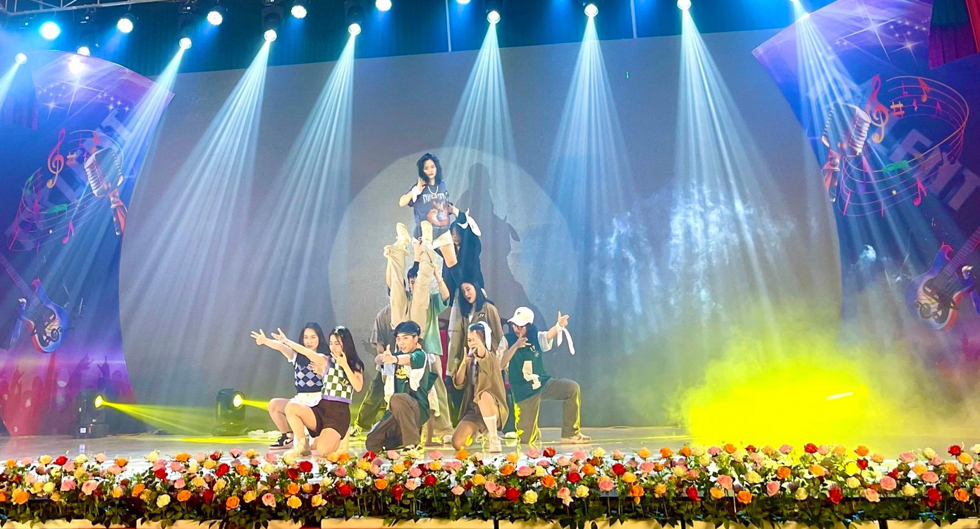 Phát biểu tại vòng thi chung kết, anh Nguyễn Đức Thụ - Giám đốc Trung tâm hỗ trợ phát triển thanh niên tỉnh Nghệ An nhấn mạnh, trong nhiều năm gần đây, phong trào văn hóa, văn nghệ ở các bạn trẻ trong toàn quốc nói chung và tỉnh Nghệ An nói riêng rất được chú trọng, quan tâm. Trong đó, Cuộc thi Tìm kiếm tài năng luôn là sân chơi bổ ích, khơi dậy niềm đam mê nghệ thuật, tiếp thêm động lực, giúp các em trau dồi, rèn luyện kỹ năng tại các sân khấu lớn. Qua cuộc thi, nhiều thí sinh/nhóm thí sinh được đề xuất, phát huy; được thử sức và trau dồi, học hỏi tại những sân chơi, những đấu trường nghệ thuật lớn.