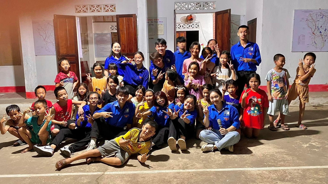 Các đội hình thanh niên tình nguyện còn tổ chức hơn 1.800 buổi sinh hoạt hè cho các em thiếu nhi trên địa bàn dân cư, 162 buổi tuyên truyền trang bị kiến thức, kỹ năng phòng chống đuối nước, tai nạn thương tích và xâm hại trẻ em; tuyên truyền phòng chống cháy rừng, phòng chống ma túy và an toàn giao thông; tư vấn, trợ giúp pháp lý cho trẻ em; duy trì sinh hoạt các CLB, tổ, đội, nhóm thanh niên tình nguyện theo sở thích...