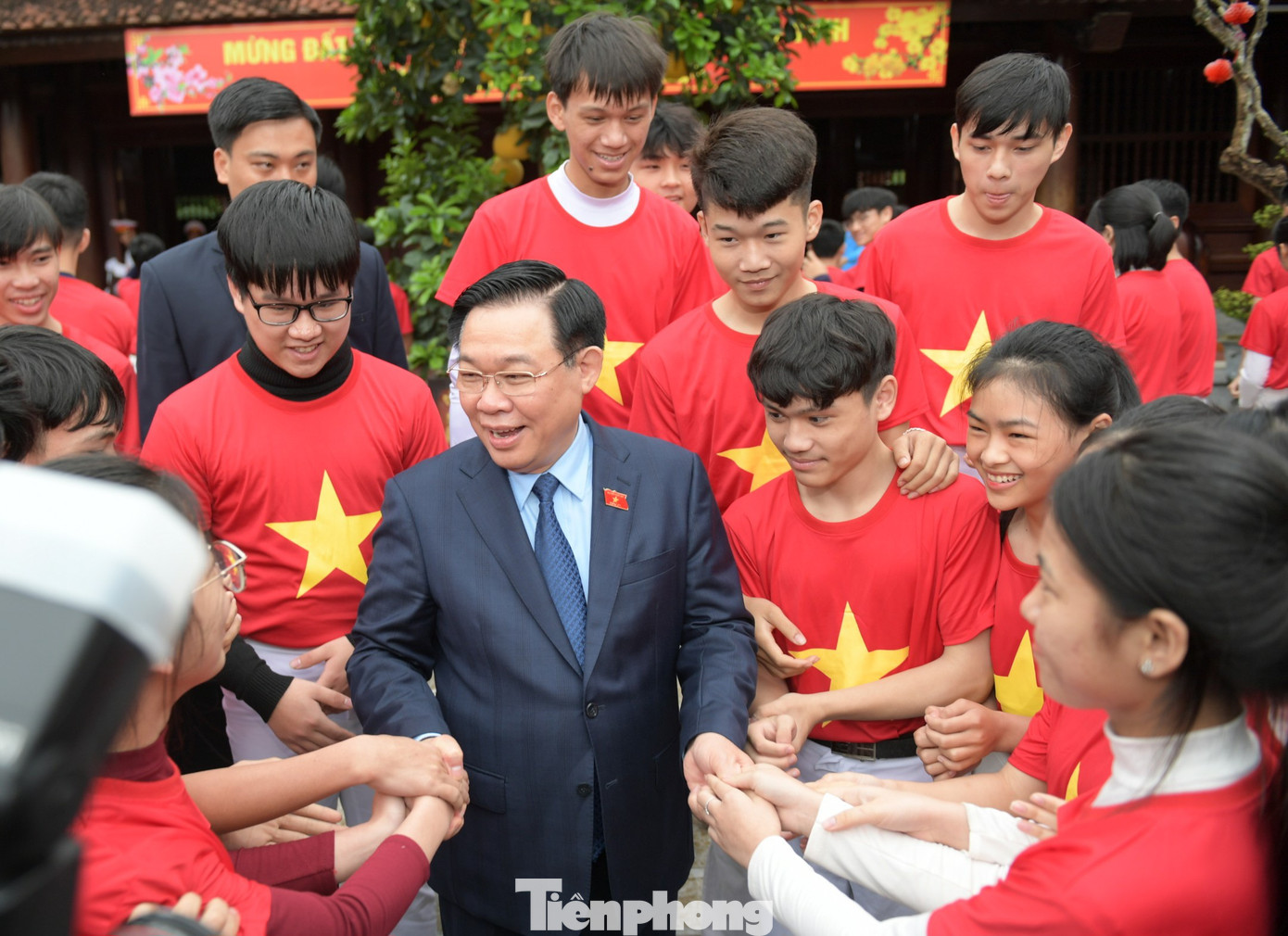 Chủ tịch Quốc hội Vương Đình Huệ giao lưu cùng đoàn viên, thanh niên.