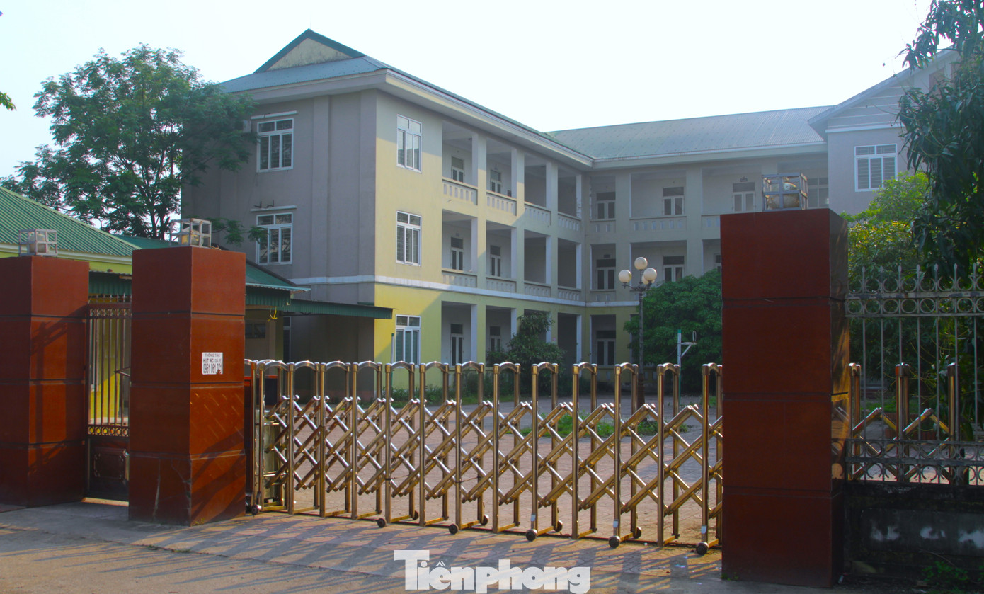 Trưởng phòng Quản lý giá và công sản cho biết, khó nhất là xử lý những trụ sở xã dôi dư sau sáp nhập, nhất là những trụ sở ở khu vực miền núi. Phần lớn những trụ sở này đều được xây dựng khang trang nhưng khó có đơn vị mua.