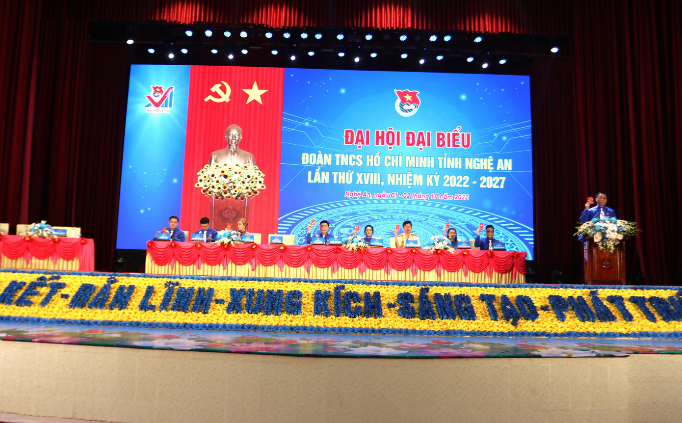 Đoàn Chủ tịch điều hành đại hội. Đoàn Chủ tịch điều hành đại hội.