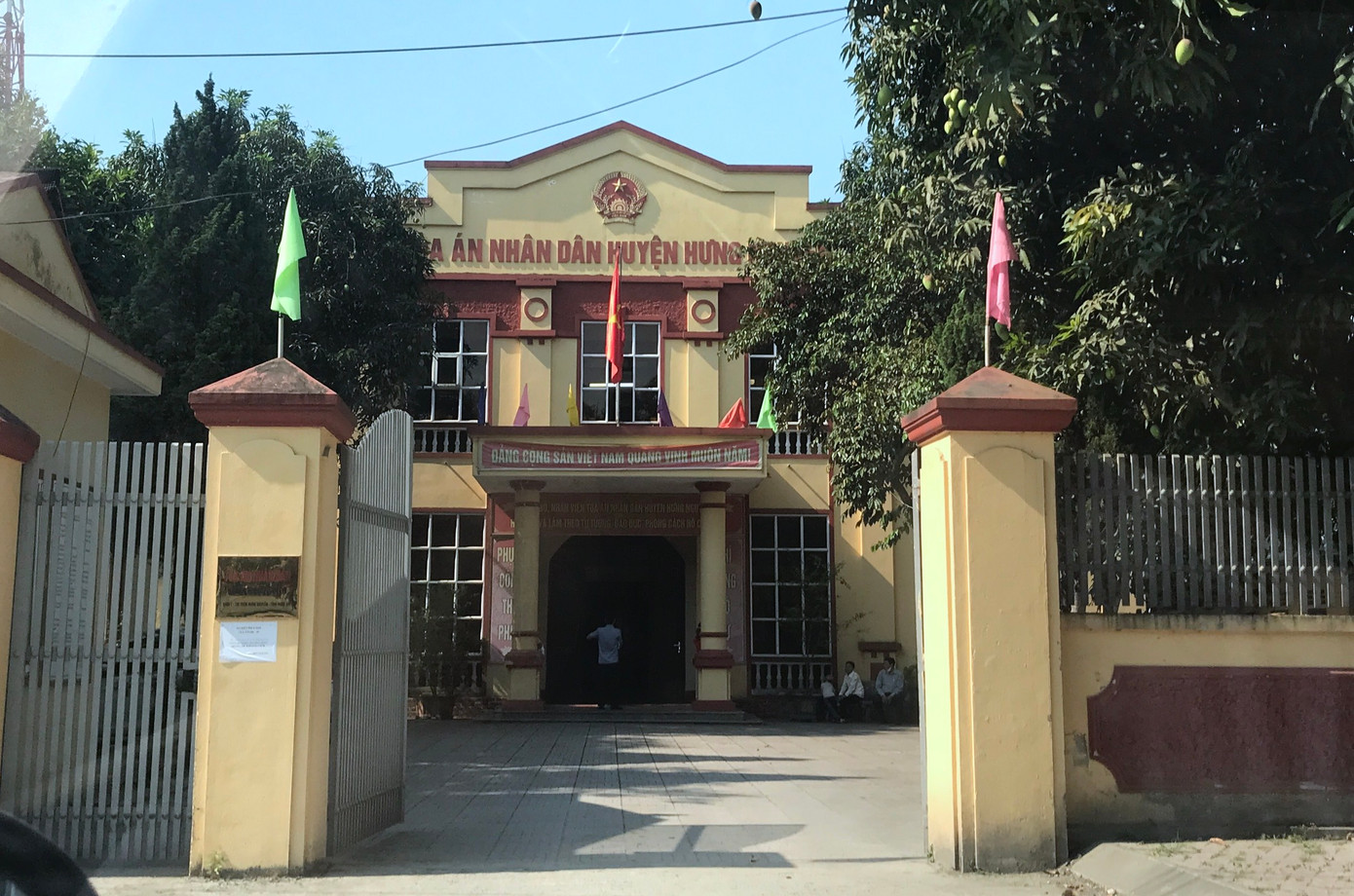 Tòa án nhân dân huyện Hưng Nguyên nơi xét xử vụ án. Tòa án nhân dân huyện Hưng Nguyên nơi xét xử vụ án.