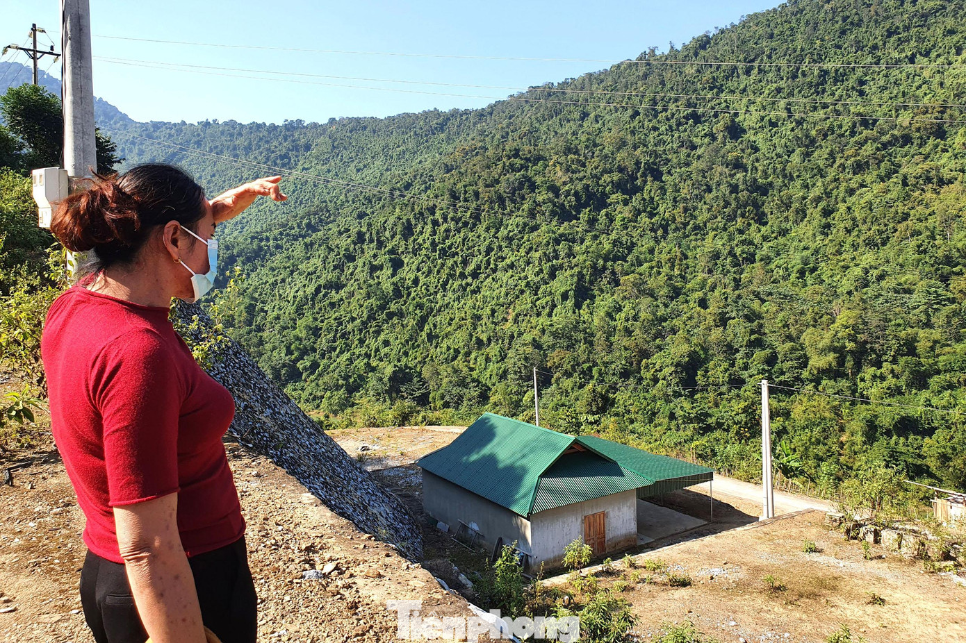 Ông Vi Đình Phúc - Chủ tịch UBND xã Lượng Minh cho biết, do khu tái định cư này bị sạt lở nên một số hộ dân sau khi dựng nhà tại đây đã phải tháo dỡ. Hiện UBND huyện Tương Dương đã chỉ đạo không vận động người dân vào khu tái định cư này nữa mà hỗ trợ người dân tự tìm đất để dựng nhà ở.