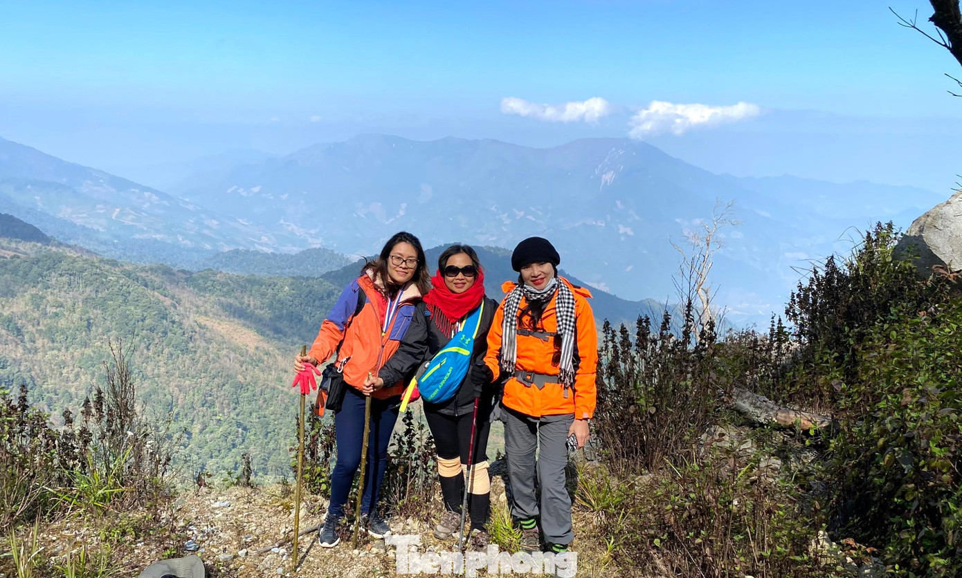 Đặc biệt, hiện huyện Kỳ Sơn đang lên kế hoạch đánh thức núi Pu Xai Lai Leng -“nóc nhà xứ Nghệ” ở xã Na Ngoi (huyện Kỳ Sơn) để phát triển du lịch mạo hiểm. Đây sẽ là một điểm thử thách cho các bạn trẻ ưa thích khám phá, mạo hiểm khi đến với Kỳ Sơn.