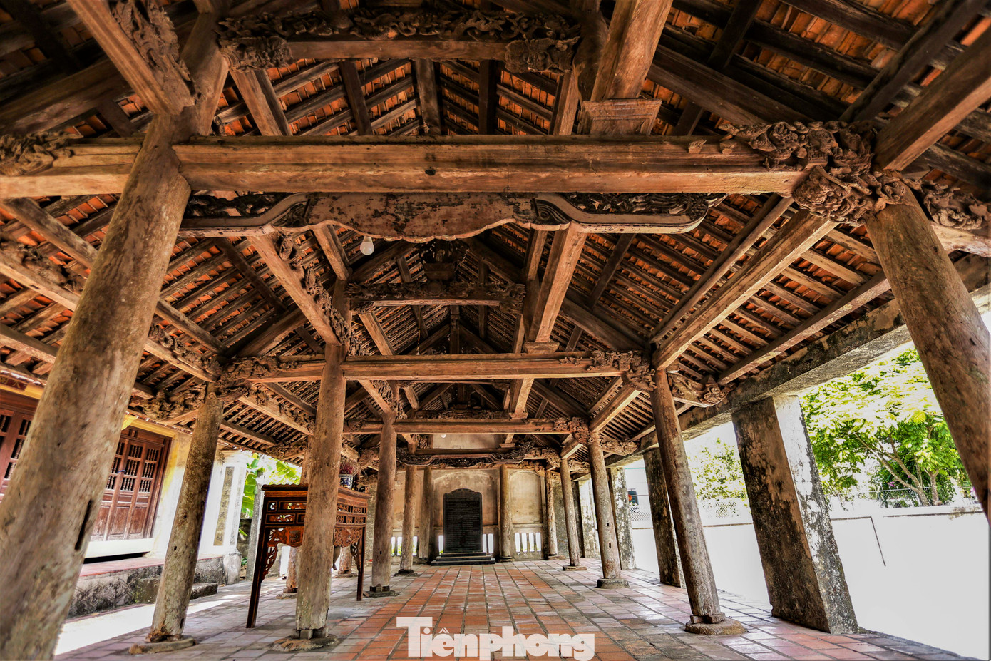 Kiến trúc đình dựng bằng gỗ mít với hoa văn tinh xảo. Ngày 12/6 (âm lịch) hằng năm, người dân địa phương tổ chức lễ kỳ phục để cầu cho quốc thái dân an, dân làng được ấm no sung túc. Năm 2008, đình được công nhận là Di tích lịch sử cấp tỉnh. Kiến trúc đình dựng bằng gỗ mít với hoa văn tinh xảo. Ngày 12/6 (âm lịch) hằng năm, người dân địa phương tổ chức lễ kỳ phục để cầu cho quốc thái dân an, dân làng được ấm no sung túc. Năm 2008, đình được công nhận là Di tích lịch sử cấp tỉnh.