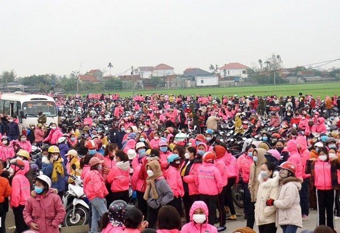 Hàng ngàn công nhân nghỉ việc, tập trung đòi quyền lợi sau Tết Hàng ngàn công nhân nghỉ việc, tập trung đòi quyền lợi sau Tết