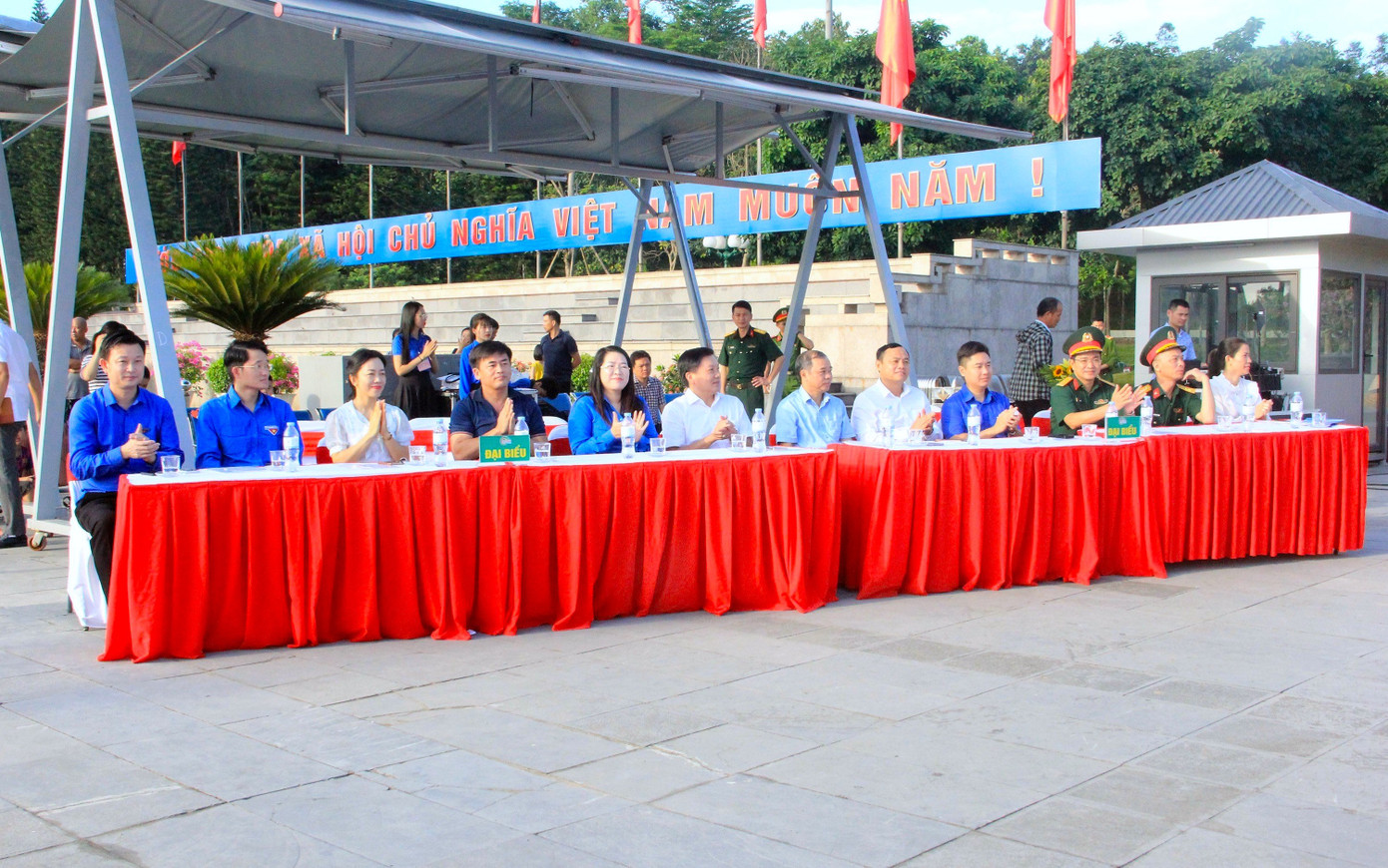 Các đại biểu tham dự buổi lễ xuất quân lớp “Học kỳ quân đội” năm 2023.