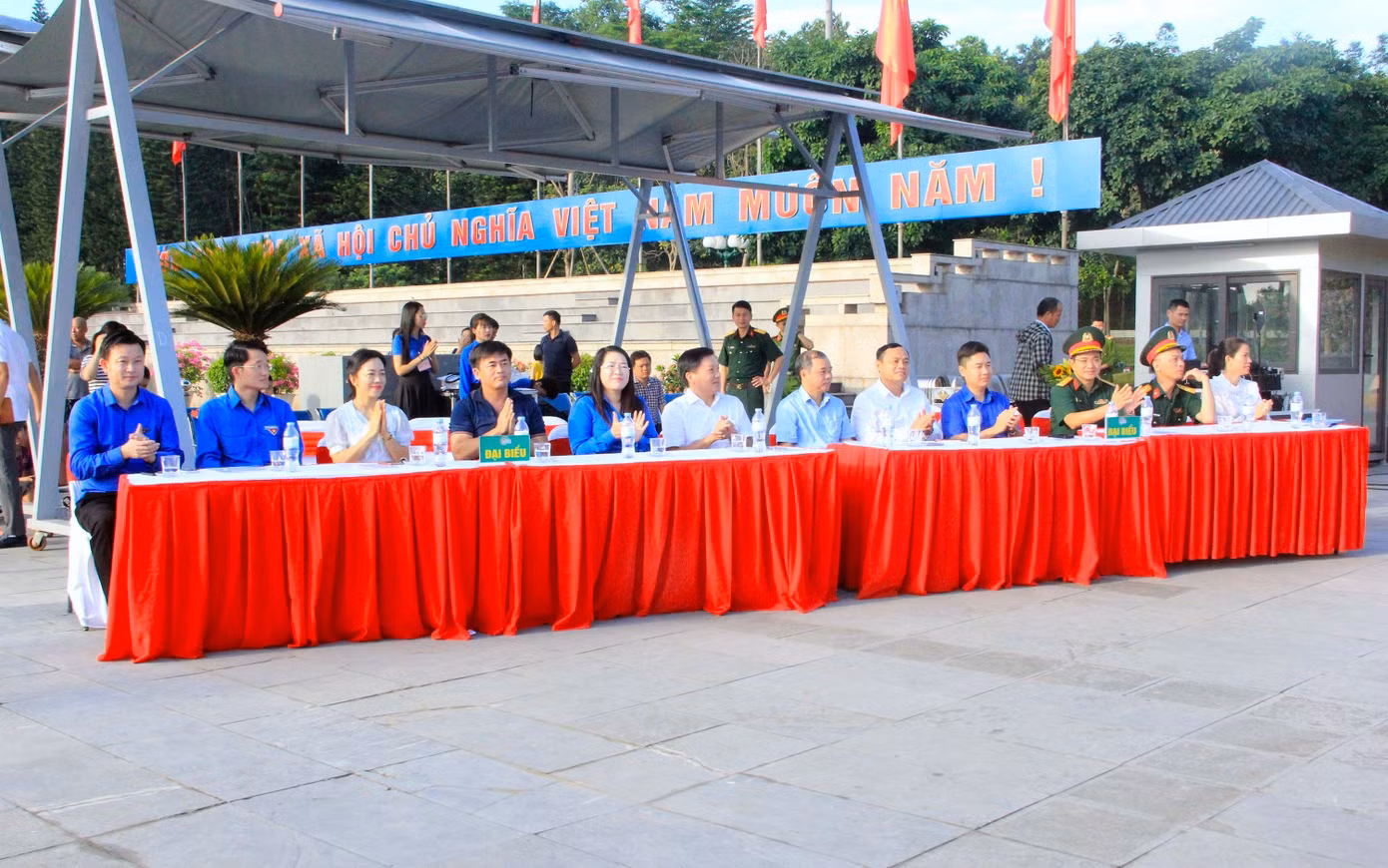 Các đại biểu tham dự buổi lễ xuất quân lớp “Học kỳ quân đội” năm 2023.