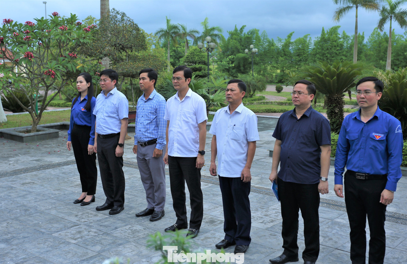 Đoàn công tác của Ủy ban Quốc gia về thanh niên Việt Nam do anh Bùi Quang Huy - Ủy viên dự khuyết Ban chấp hành T.Ư Đảng, Bí thư thứ nhất Ban chấp hành T.Ư Đoàn, Chủ nhiệm Ủy ban Quốc gia về thanh niên Việt Nam làm Trưởng đoàn đến làm việc tại tỉnh Hà Tĩnh. Cùng đi có anh Nguyễn Quốc Huy - Chánh văn phòng T.Ư Đoàn, Thành viên Ban thư ký Ủy ban Quốc gia về thanh niên Việt Nam; anh Bùi Minh Tuấn - Trưởng ban Ban Tổ chức T.Ư Đoàn, Thành viên Ban thư ký Ủy ban Quốc gia về thanh niên Việt Nam. Tại Hà Tĩnh chiều 11/5, Đoàn đã đến dâng hương, dâng hoa tại Khu di tích ngã ba Đồng Lộc và Khu tưởng niệm anh hùng liệt sỹ Lý Tự Trọng.