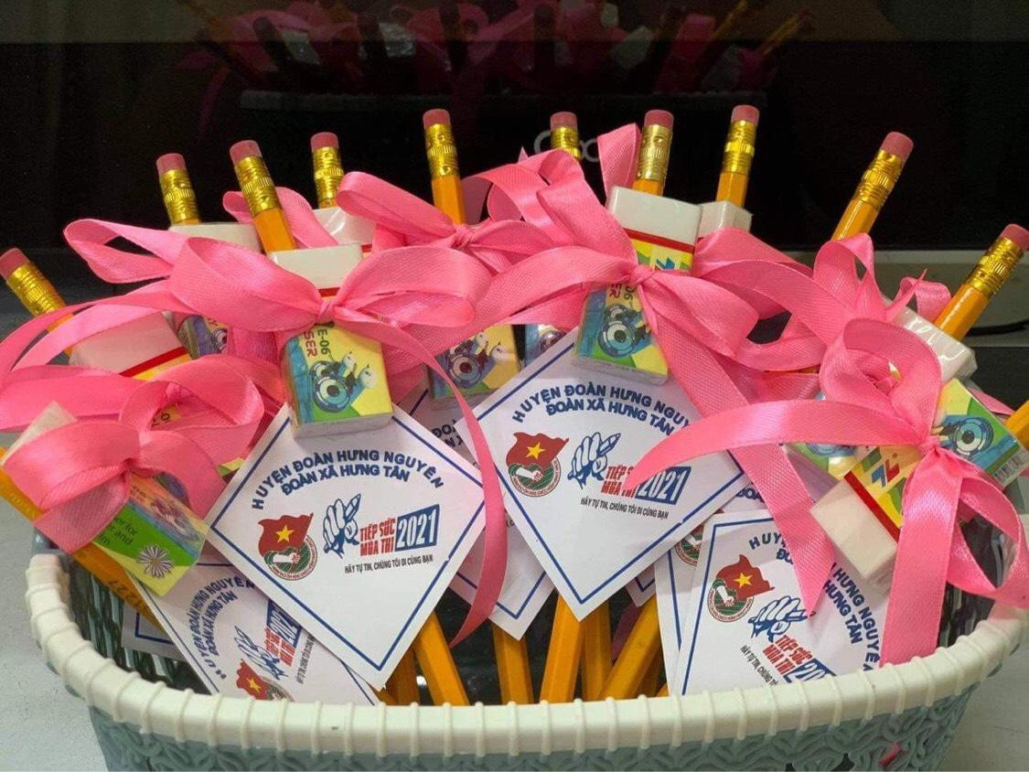 Những món quà từ Đoàn xã Hưng Tân, Huyện Đoàn Hưng Nguyên. Những món quà từ Đoàn xã Hưng Tân, Huyện Đoàn Hưng Nguyên.